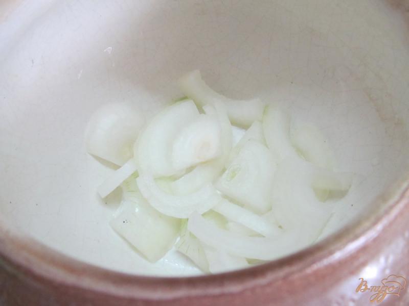 Фото приготовление рецепта: Гювеч из свинины с овощами под яйцом шаг №2