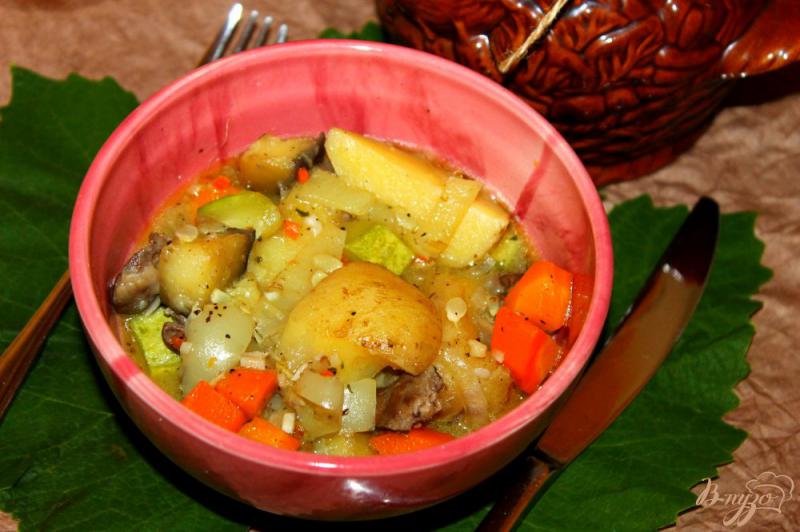 Фото приготовление рецепта: Тушенный картофель с сердечками, кабачком и баклажаном шаг №6
