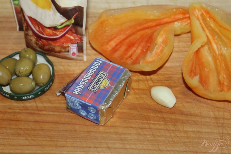 Фото приготовление рецепта: Рулеты из перца с сырной начинкой шаг №1