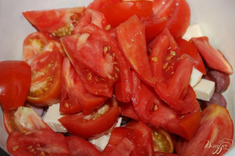 Фото приготовление рецепта: Салат с сосисками и жаренным баклажаном шаг №5