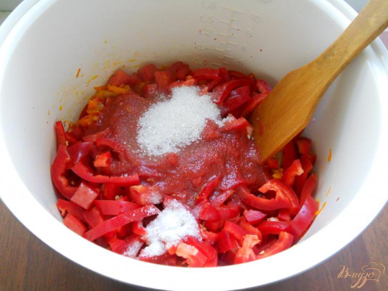 Фото приготовление рецепта: Салат с фасолью на зиму шаг №4