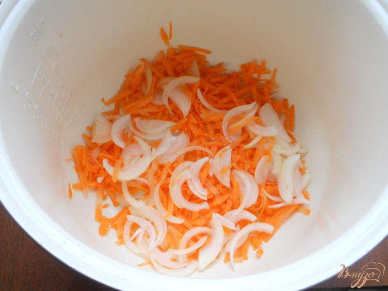 Фото приготовление рецепта: Хек на овощной подушке с картофелем на пару (в мультиварке) шаг №2