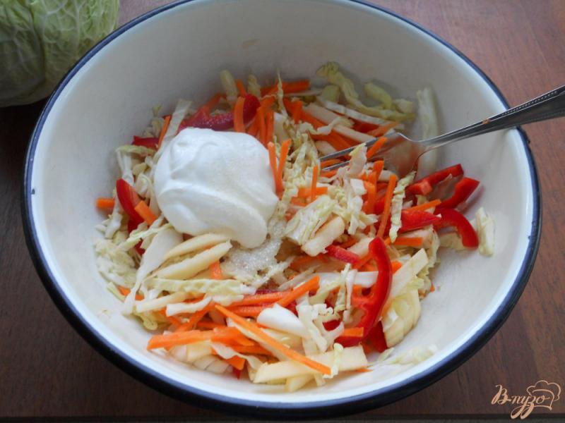 Фото приготовление рецепта: Салат из савойской капусты и овощей «Витаминный» шаг №3