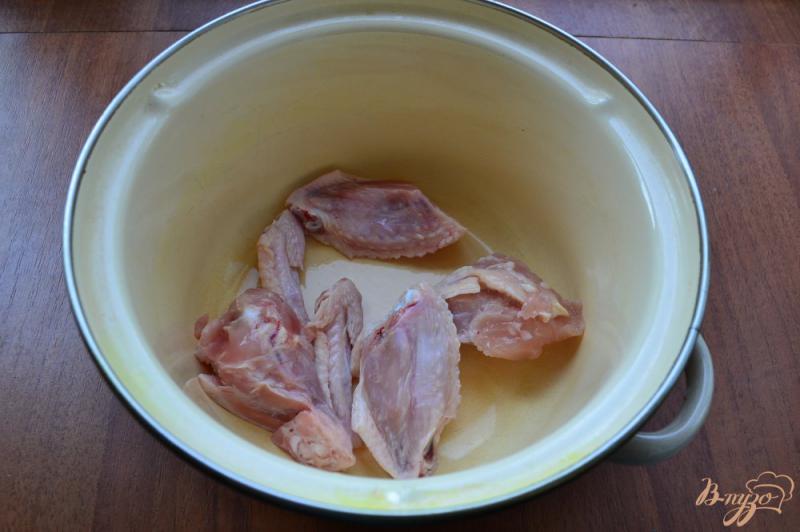 Фото приготовление рецепта: Куриный суп с лапшой и яйцом шаг №1