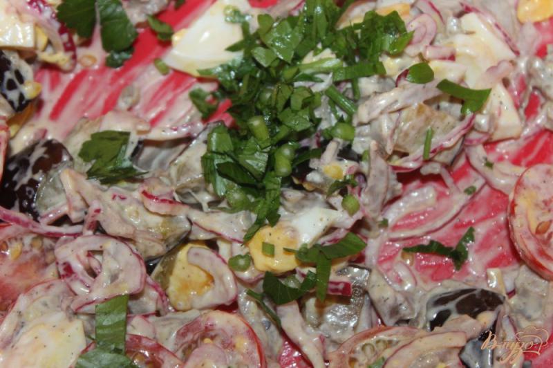Фото приготовление рецепта: Салат со свиным языком, баклажаном и яйцом шаг №11