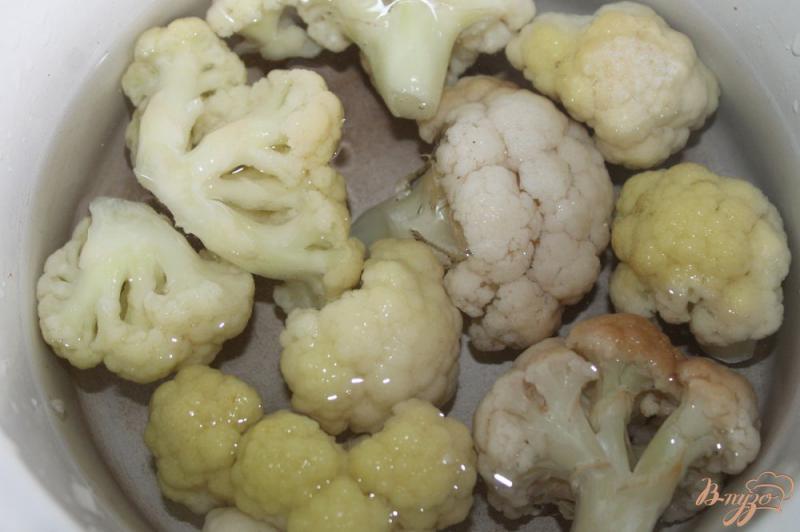 Фото приготовление рецепта: Тушенная цветная капуста в сливках с сыром шаг №2