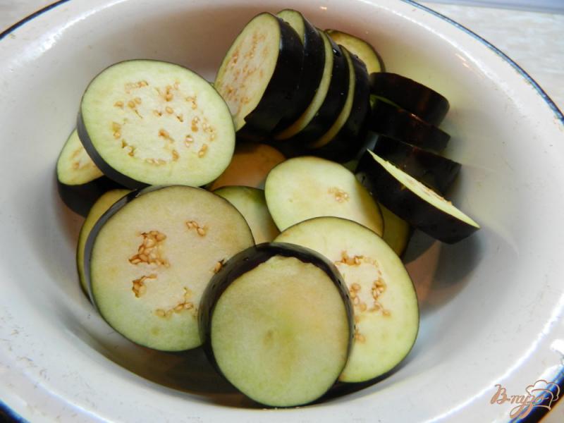Фото приготовление рецепта: Баклажаны с зеленью, чесноком и орехами шаг №1