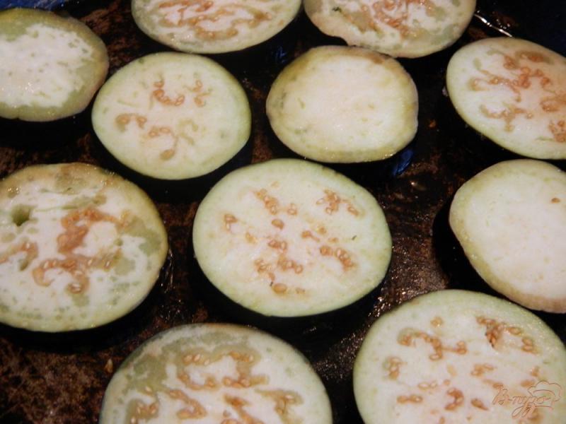 Фото приготовление рецепта: Баклажаны с зеленью, чесноком и орехами шаг №2