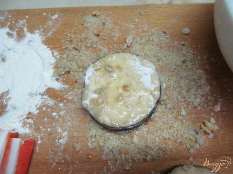 Фото приготовление рецепта: Закуска из баклажана с крабовым палочками шаг №3