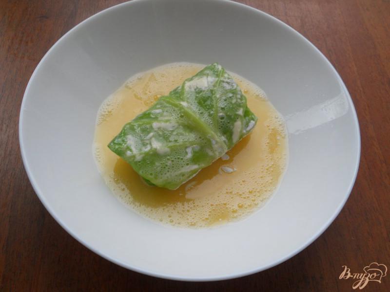 Фото приготовление рецепта: Шницели из савойской капусты с сыром шаг №7