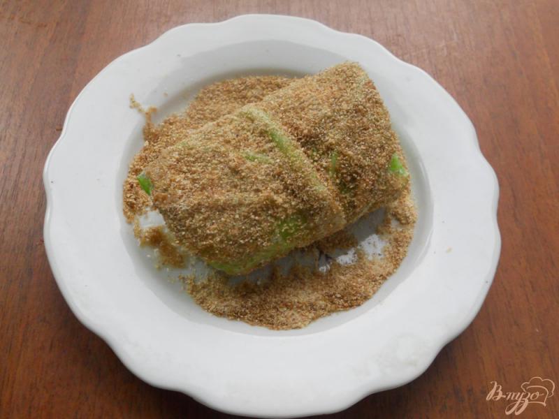 Фото приготовление рецепта: Шницели из савойской капусты с сыром шаг №8