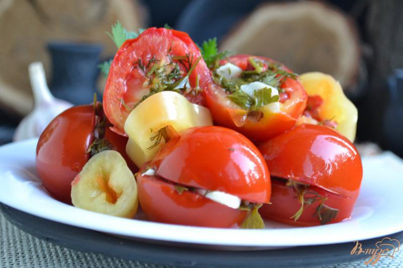 Фото приготовление рецепта: Острые помидоры маринованные со сладким перцем шаг №7
