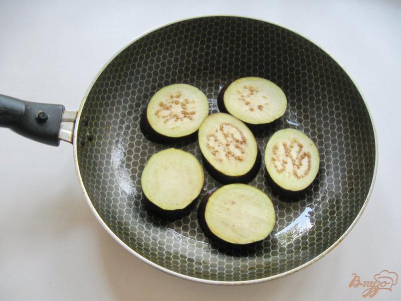 Фото приготовление рецепта: Баклажаны с  зеленью и острой сметанной начинкой шаг №2
