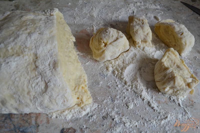 Фото приготовление рецепта: Жареные пирожки с картофелем и печенью шаг №6