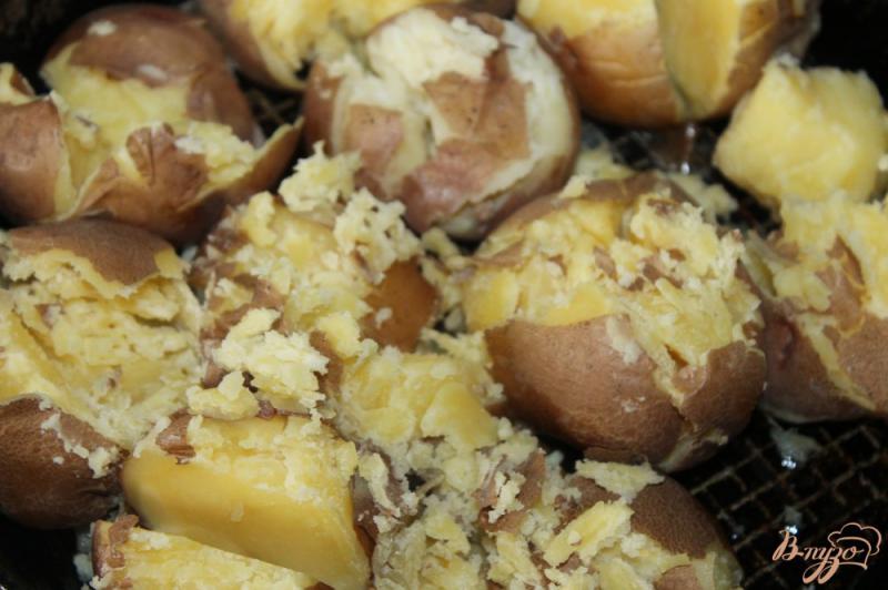 Фото приготовление рецепта: Давленный картофель по - деревенски с салом и луком шаг №7