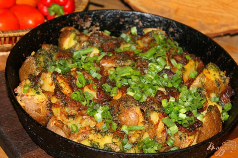 Фото приготовление рецепта: Давленный картофель по - деревенски с салом и луком шаг №11