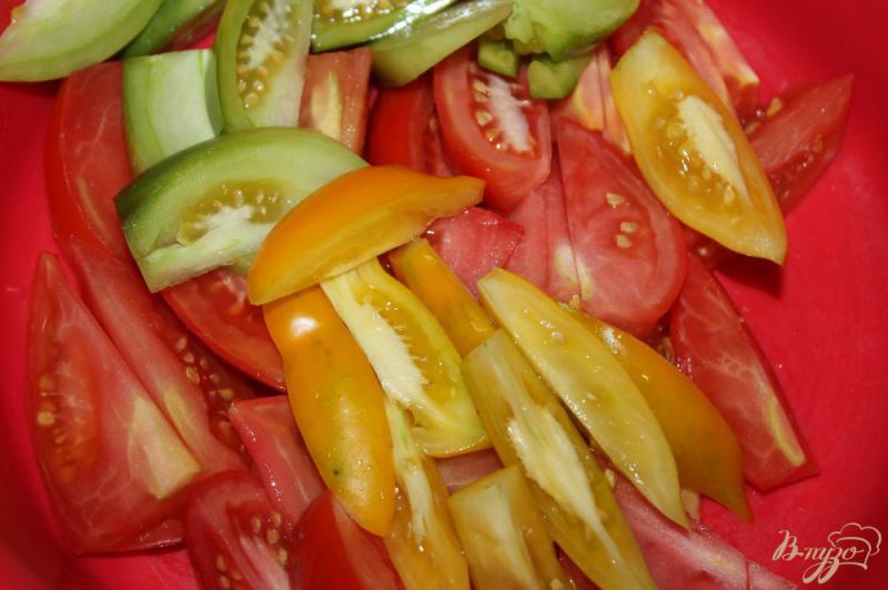 Фото приготовление рецепта: Салат с жаренными баклажанами, краснокочанной капустой и яйцом шаг №3