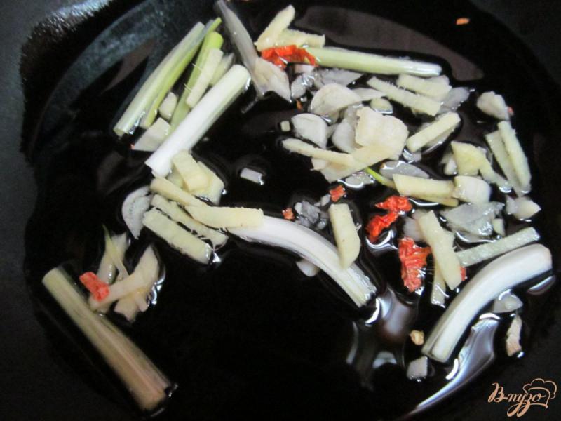 Фото приготовление рецепта: Омлет с курицей и овощами шаг №5