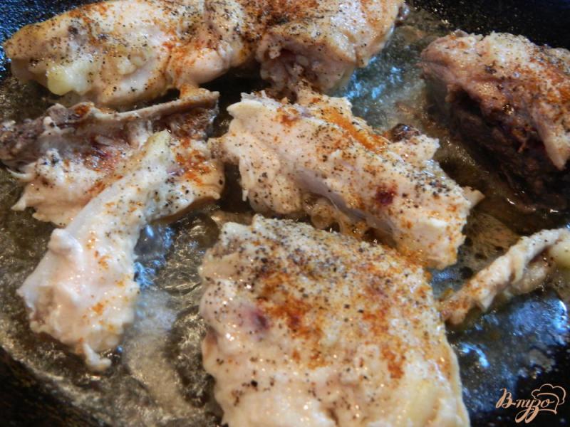 Фото приготовление рецепта: Тушеный картофель с курицей шаг №3