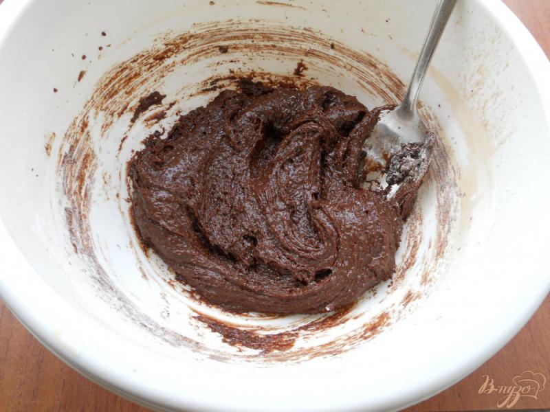 Фото приготовление рецепта: Шоколадное печенье «Трещинки» шаг №5