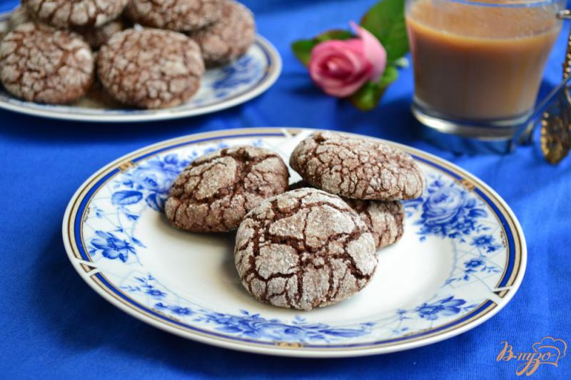 Фото приготовление рецепта: Шоколадное печенье «Трещинки» шаг №9