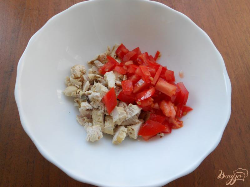 Фото приготовление рецепта: Салат с курицей, помидорами и брынзой шаг №1