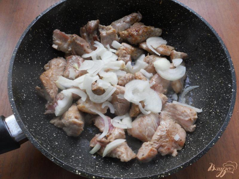 Фото приготовление рецепта: Острая свинина тушеная с болгарским перцем шаг №3