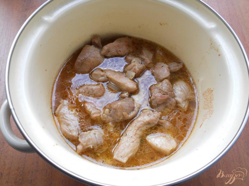 Фото приготовление рецепта: Острая свинина тушеная с болгарским перцем шаг №5