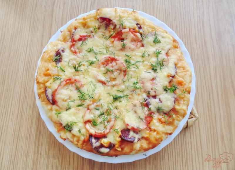 Фото приготовление рецепта: Пицца с сырокопченой колбасой и болгарским перцем шаг №8