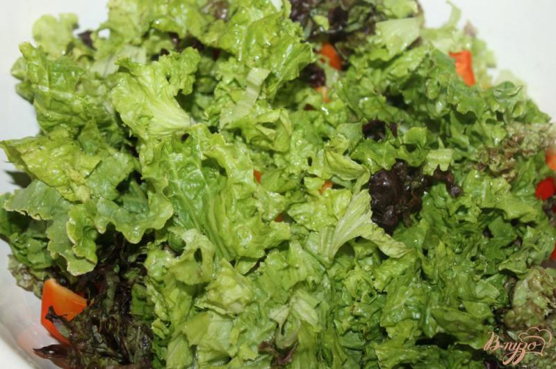 Фото приготовление рецепта: Овощной салат с моцареллой в шариках шаг №4