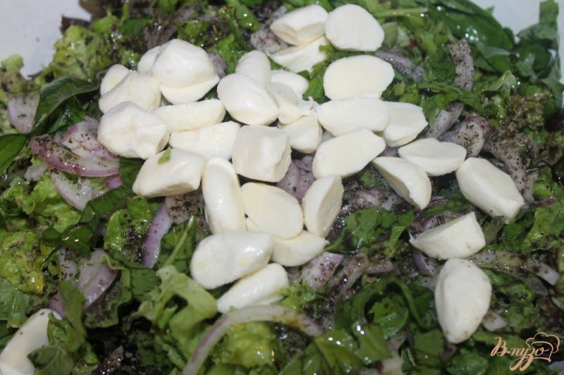 Фото приготовление рецепта: Овощной салат с моцареллой в шариках шаг №7