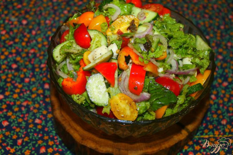 Фото приготовление рецепта: Овощной салат с моцареллой в шариках шаг №8