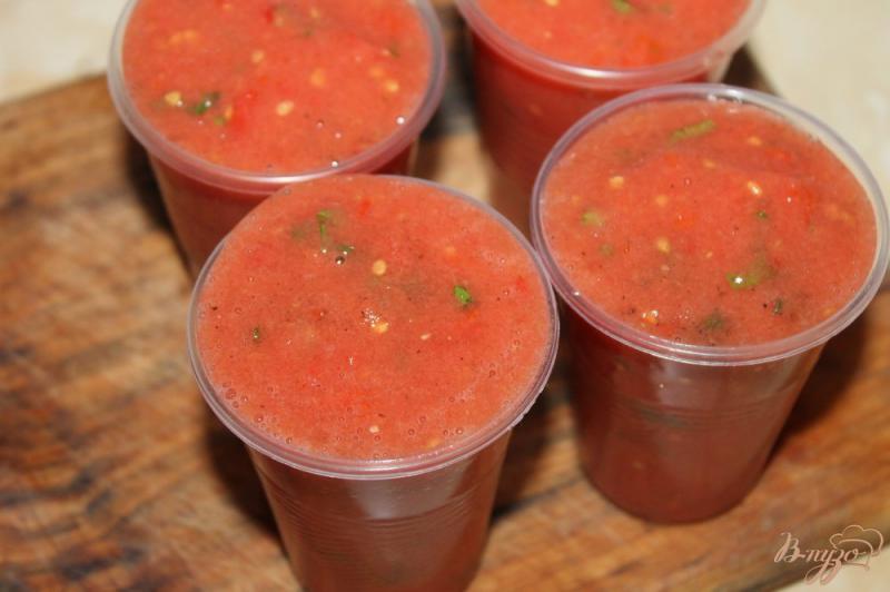 Фото приготовление рецепта: Сырой томат с зеленью в заготовку шаг №6