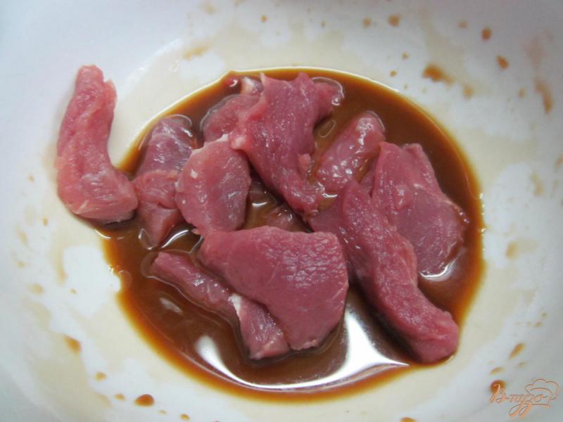 Фото приготовление рецепта: Жареная свинина с соусом хойсин шаг №2