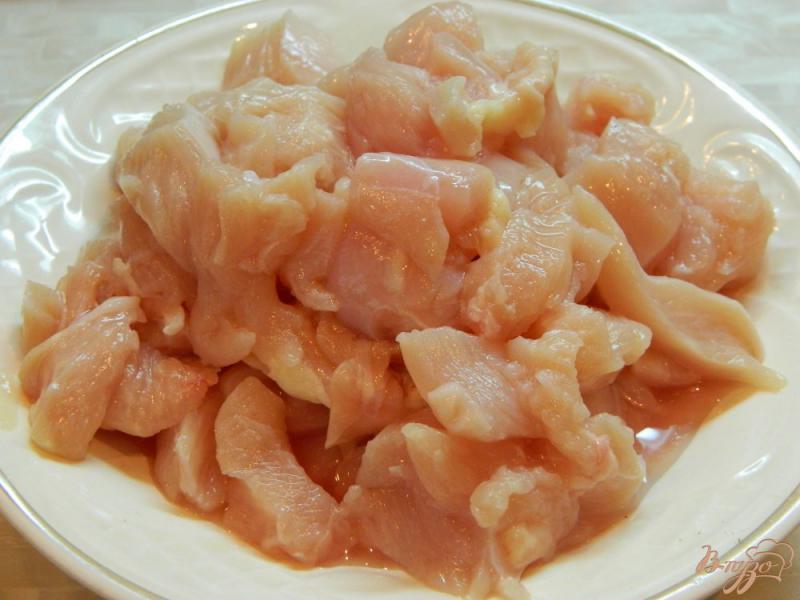 Фото приготовление рецепта: Подлива из куриной грудки с томатом шаг №1