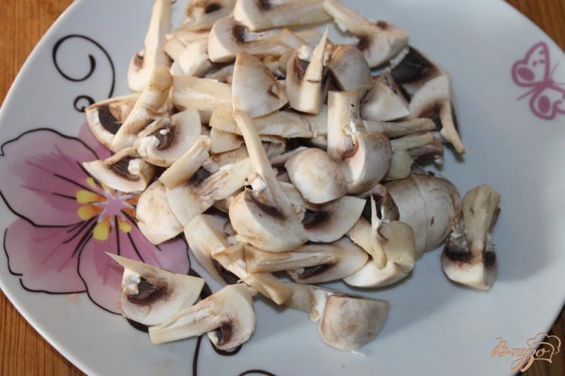 Фото приготовление рецепта: Тушенный картофель с грибами, баклажаном и свининой шаг №5