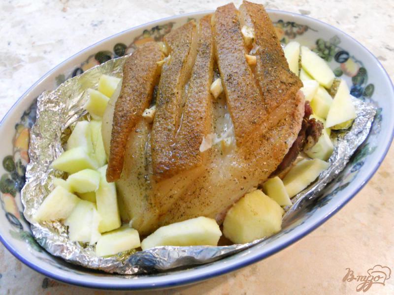 Фото приготовление рецепта: Свинина запеченная куском в духовке с яблоками шаг №3