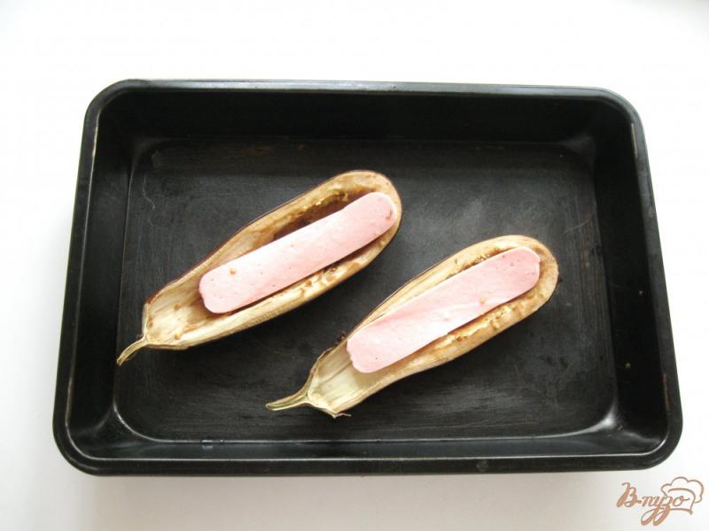 Фото приготовление рецепта: Баклажаны запеченные с сосисками шаг №2