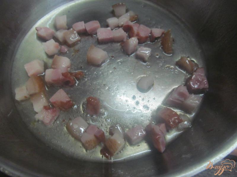 Фото приготовление рецепта: Суп с маринованной капустой и грибами шаг №1