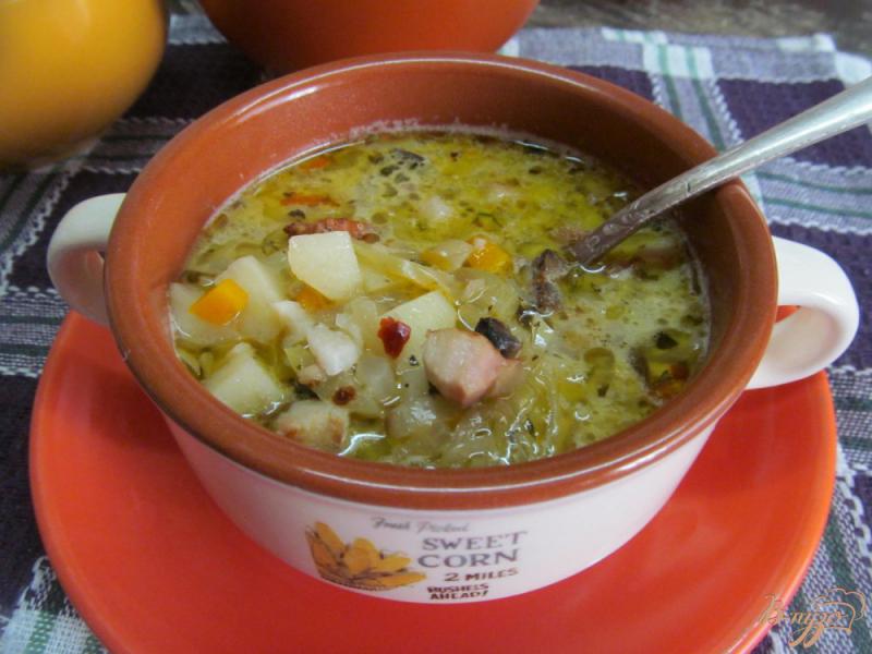 Фото приготовление рецепта: Суп с маринованной капустой и грибами шаг №8