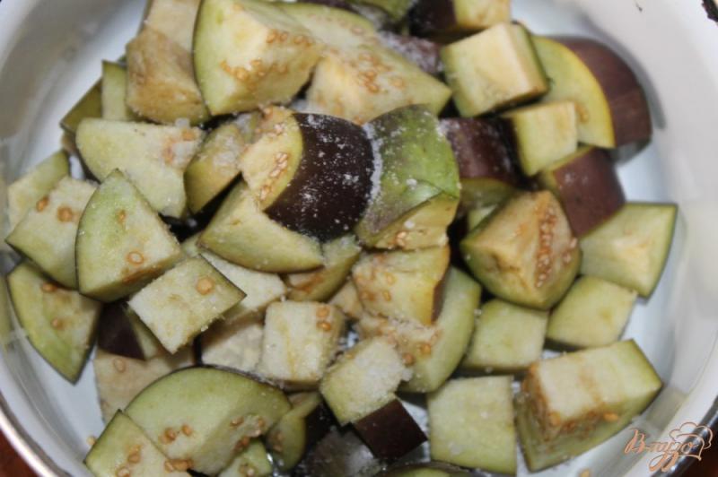 Фото приготовление рецепта: Салат с жареными шампиньонами, помидорами и сыром шаг №1
