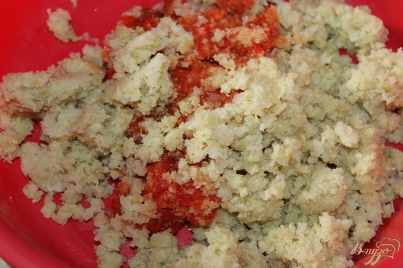 Фото приготовление рецепта: Котлеты из цветной капусты, свинины и перца шаг №2