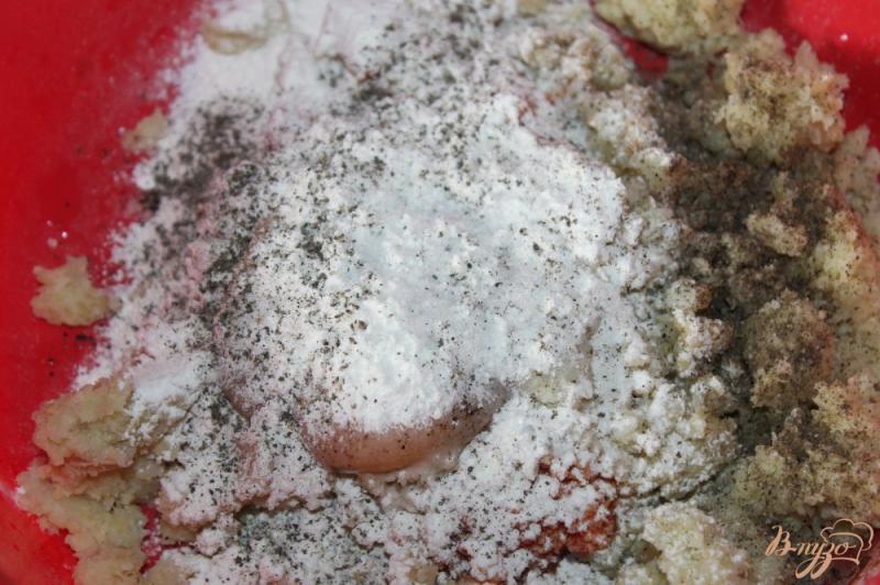 Фото приготовление рецепта: Котлеты из цветной капусты, свинины и перца шаг №4