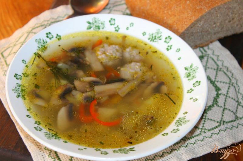 Фото приготовление рецепта: Суп с фрикадельками и шампиньонами шаг №9