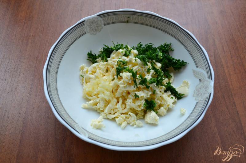 Фото приготовление рецепта: Баклажаны жареные с плавленым сыром, чесноком и зеленью шаг №2