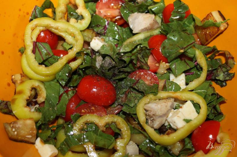Фото приготовление рецепта: Салат со свининой, овощами и зеленью шаг №8