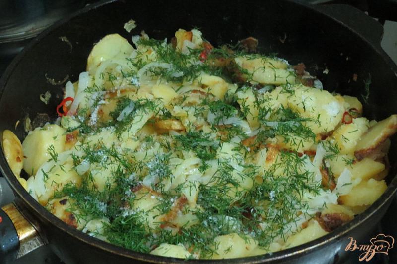 Фото приготовление рецепта: Картофель жареный на сковороде с грудинкой шаг №8
