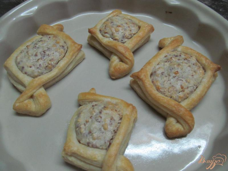 Фото приготовление рецепта: Пирожки с орехово-сливочной начинкой шаг №9