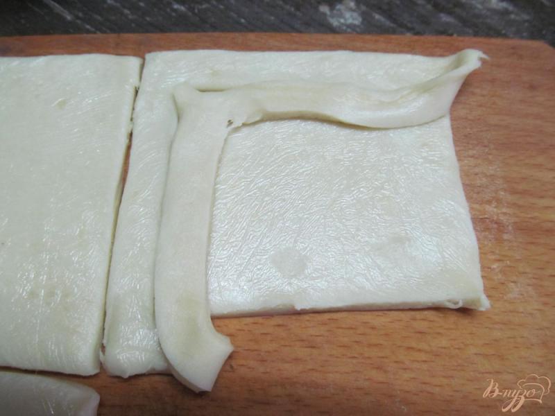 Фото приготовление рецепта: Пирожки с орехово-сливочной начинкой шаг №4