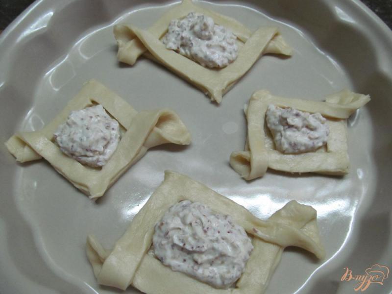 Фото приготовление рецепта: Пирожки с орехово-сливочной начинкой шаг №8